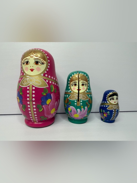 Handpainted Other - Vintage Wooden Nesting Dolls Matryoshka Set of 3 Green Pink Blue READ DESC